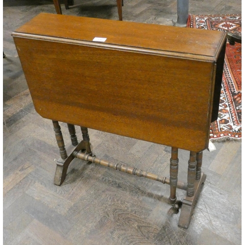 446 - Edwardian walnut Sutherland table on turned legs, 2'3