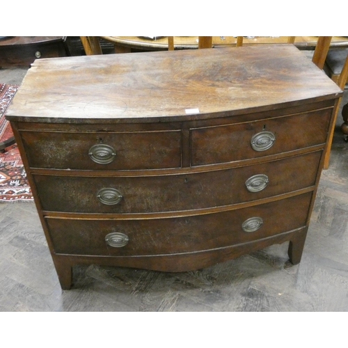 478 - Small Georgian bow fronted chest of drawers of 2 short and 2 long drawers.