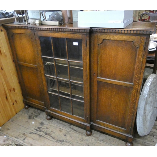 208 - An oak breakfront bookcase with centre glass doors and two cupboards, 4'6 wide