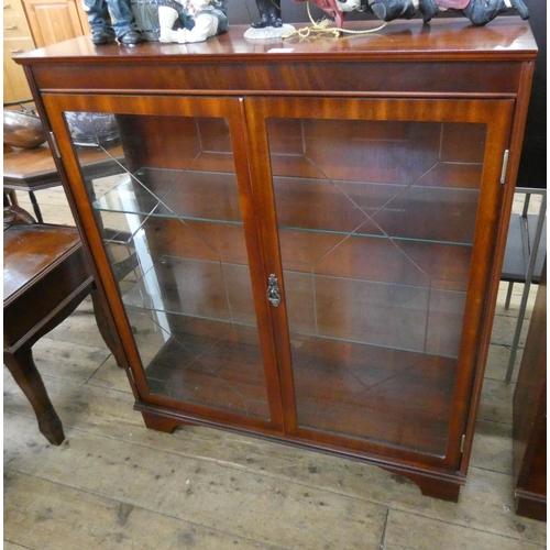 222 - A low mahogany glazed two door china cabinet, 3' wide