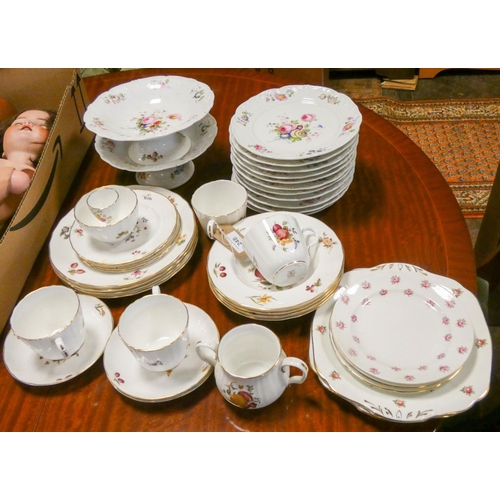 248 - A few pieces of Royal Worcester Delecta pattern, flute and floral decorated dinner and tea ware, a f... 