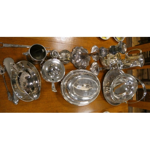 339 - A large collection of silver plated wares to include hors d'oeuvre dish and cover, bread basket with... 