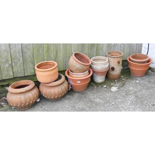 983 - A pair of terracotta garden pots and nine other various terracotta pots etc