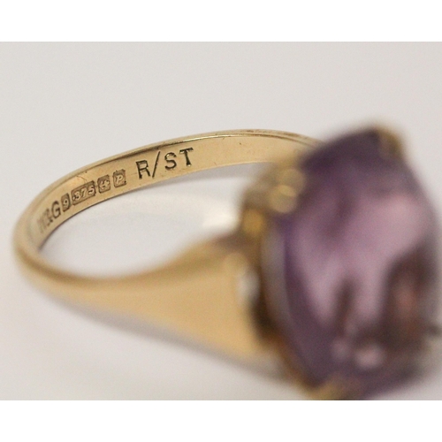 739 - An amethyst single stone ring, claw set with a large oval amethyst on hallmarked 9ct gold band. 5 gr... 