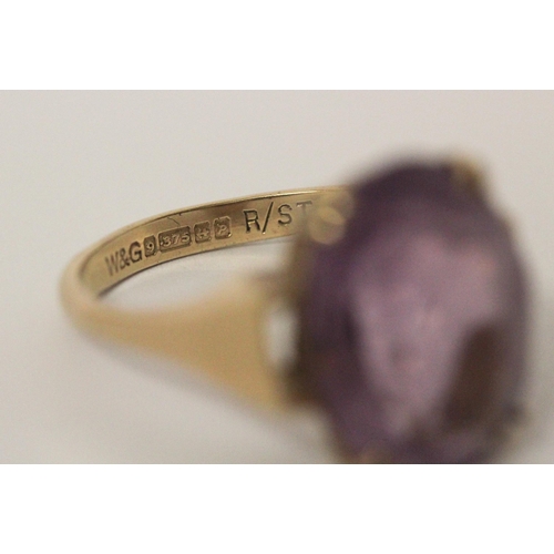 739 - An amethyst single stone ring, claw set with a large oval amethyst on hallmarked 9ct gold band. 5 gr... 