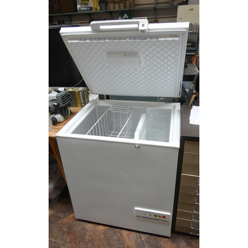 272 - Hotpoint chest freezer, 28 1/2