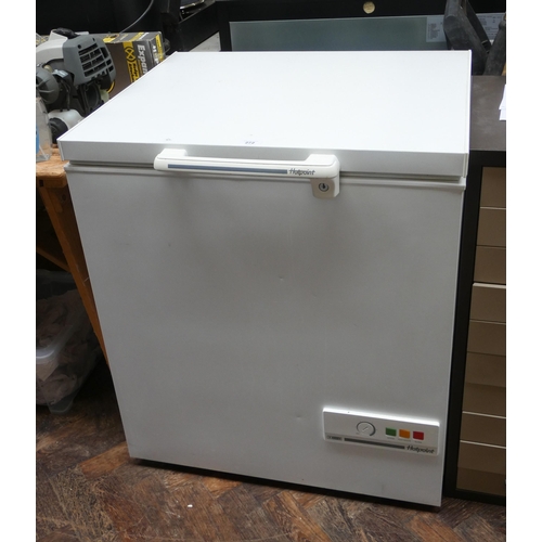 272 - Hotpoint chest freezer, 28 1/2