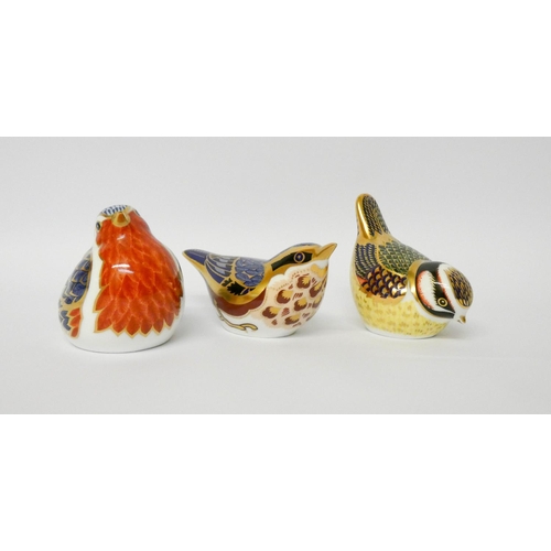 195 - Royal Crown Derby - s group of 3 small bird paperweights, all with gold stoppers and boxes