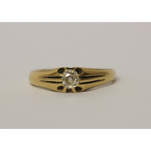 593 - Victorian 18ct yellow gold signet ring, claw set with an oval old cut diamond, hallmarked, ring size... 