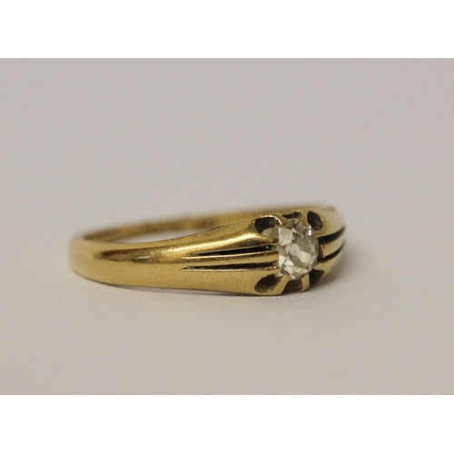 593 - Victorian 18ct yellow gold signet ring, claw set with an oval old cut diamond, hallmarked, ring size... 