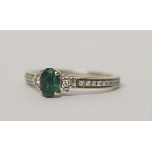 541 - Emerald and diamond engagement ring, in white gold, ring size K