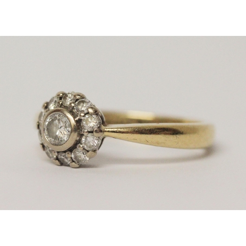 543 - A diamond circular cluster ring, in 18ct yellow gold, hallmarked, marked in shank 0.50 pts. Ring siz... 