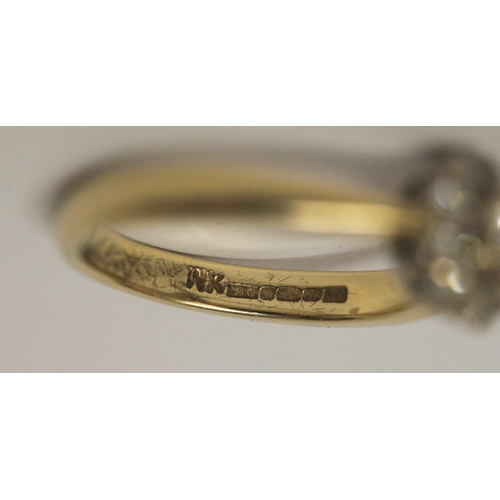 543 - A diamond circular cluster ring, in 18ct yellow gold, hallmarked, marked in shank 0.50 pts. Ring siz... 