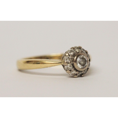 543 - A diamond circular cluster ring, in 18ct yellow gold, hallmarked, marked in shank 0.50 pts. Ring siz... 