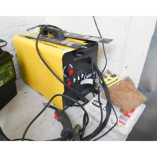 740 - A Cosmo gas/gasless 200 as new welder with welding wire and some welding electrodes