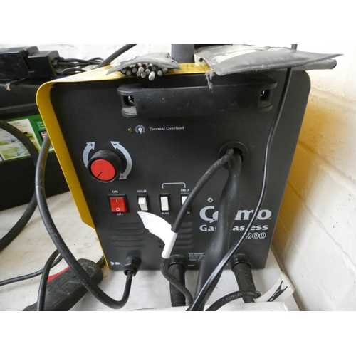 740 - A Cosmo gas/gasless 200 as new welder with welding wire and some welding electrodes