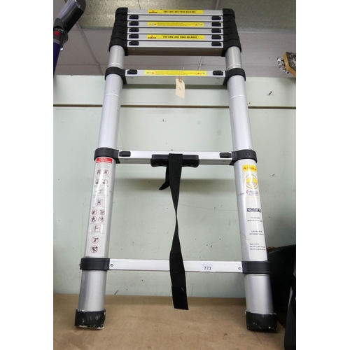 792 - A telescopic ladder