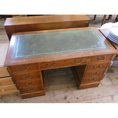 88 - A Georgian style figured walnut twin pedestal kneehole desk fitted nine drawers with green leather t... 