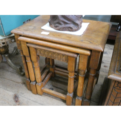 35 - A nest of three chunky oak coffee tables