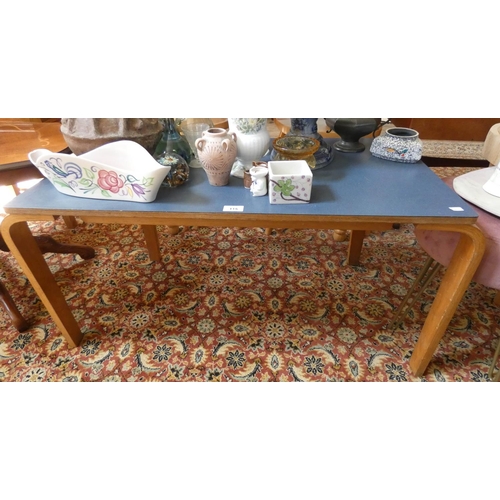 115 - A retro Formica topped side table with shaped Bentwood legs