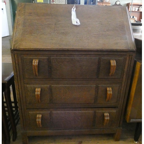 129 - A 1940's oak bureau