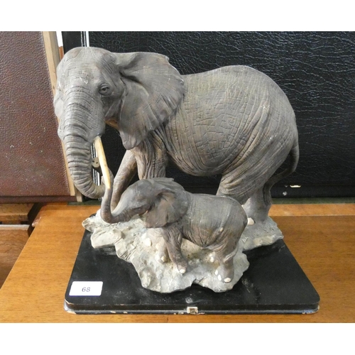 68 - An elephant with baby ornament 12