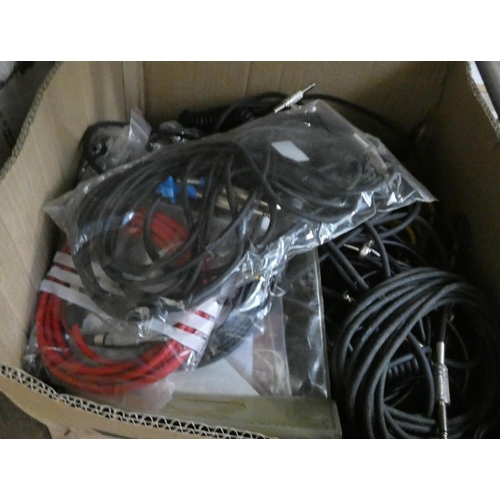 784 - A very large quantity of new and used guitar amplifier cables etc