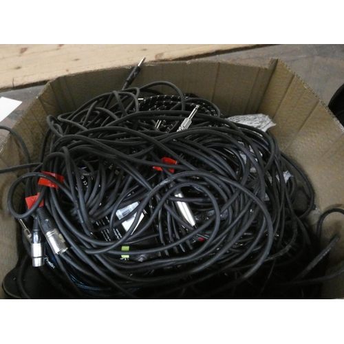 789 - A very large box of new and used guitar to amplifier cables