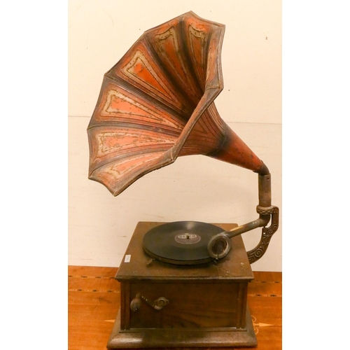 285 - Early 20th century oak table top wind-up gramophone with metal horn together with a collection of ol... 