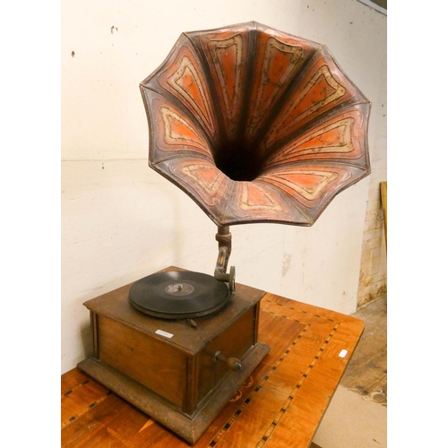 285 - Early 20th century oak table top wind-up gramophone with metal horn together with a collection of ol... 