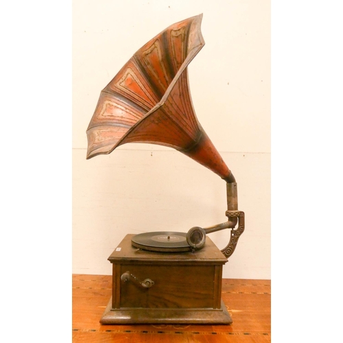 285 - Early 20th century oak table top wind-up gramophone with metal horn together with a collection of ol... 