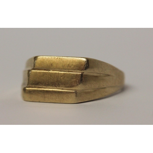 480 - Gents 9ct yellow gold signet style ring, hallmarked, ring size X. Weight 5.6g