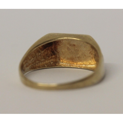 480 - Gents 9ct yellow gold signet style ring, hallmarked, ring size X. Weight 5.6g