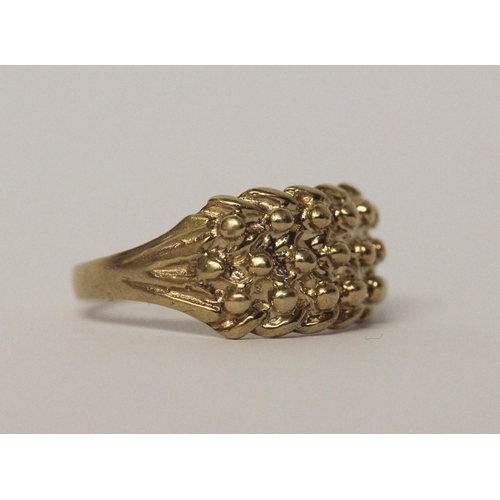 481 - 9ct gold keeper ring, hallmarked, ring size S, weight 4.1g