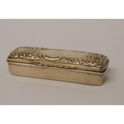 422 - Hallmarked silver rectangular snuff box, with hinged lid. 8cms across