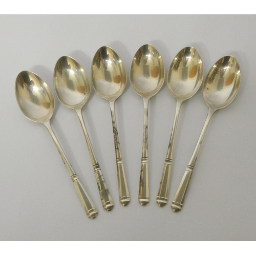 423 - A set of 6 silver teaspoons. Hallmarked