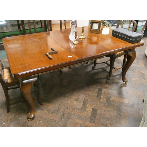 213 - Early 20th century mahogany extending dining table, fitted one leaf and winding handle, standing on ... 