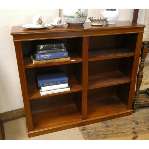 316 - A low mahogany open bookcase with adjustable shelves, 4' wide