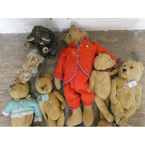 335 - A large quantity of old vintage plush teddy bears, some in much loved condition