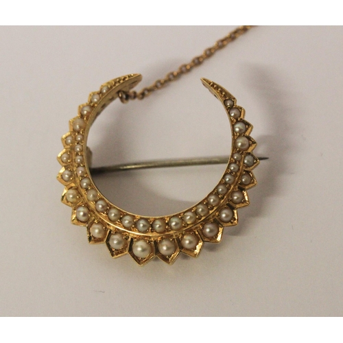 472 - A Victorian crescent brooch set with split pearls, unmarked yellow gold, 6.9gms, 2.8cms diameter