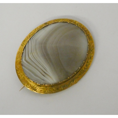 487 - A Victorian agate oval brooch, in unmarked yellow metal. Gross weight 23 grams. 6cms across