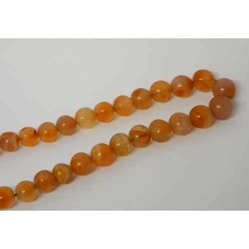 489 - Vintage row of agate beads with large rectangular agate clasp