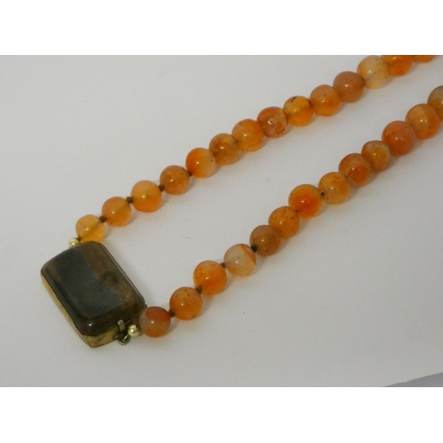 489 - Vintage row of agate beads with large rectangular agate clasp