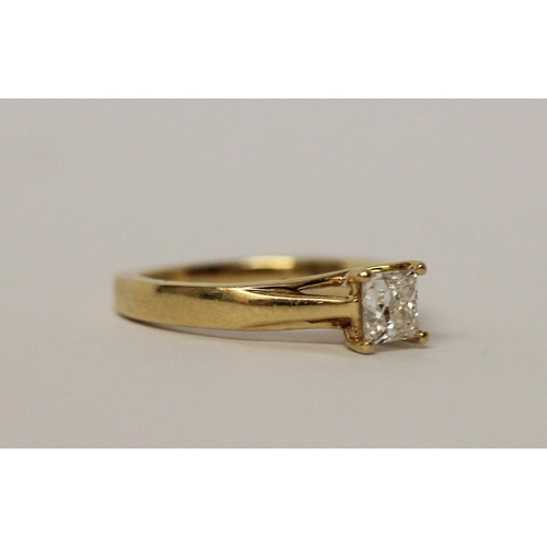 497 - Modern princess cut diamond solitaire ring on a hallmarked 18ct yellow gold band, ring size J, weigh... 