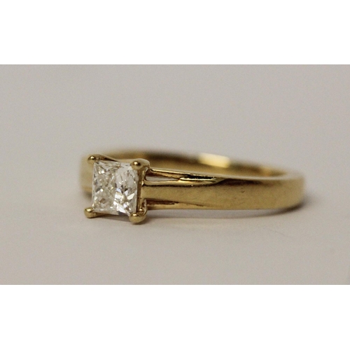 497 - Modern princess cut diamond solitaire ring on a hallmarked 18ct yellow gold band, ring size J, weigh... 