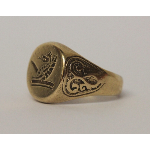 519 - Gents 9ct gold signet intaglio panel ring, size U, 8.5gms