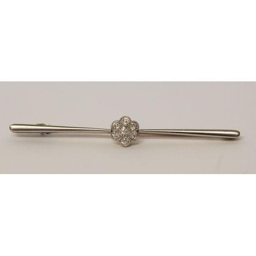 533 - Antique diamond flower cluster bar brooch on 15ct gold bar, 3.6gms