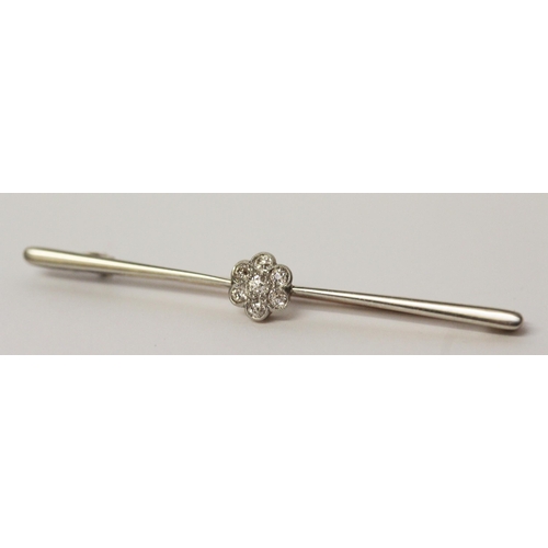 533 - Antique diamond flower cluster bar brooch on 15ct gold bar, 3.6gms