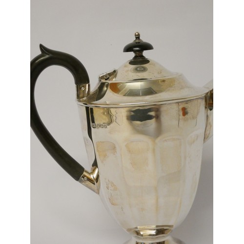 425A - Hallmarked silver hot water jug, Sheffield 1924, 13 ozs all in