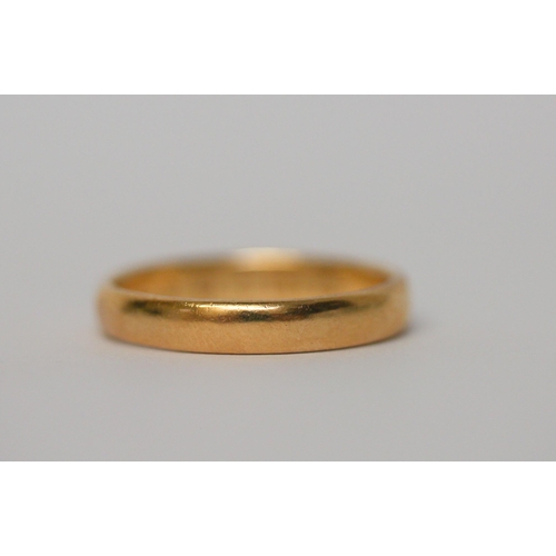 508 - 22ct gold wedding band, ring size R, 4.6gms